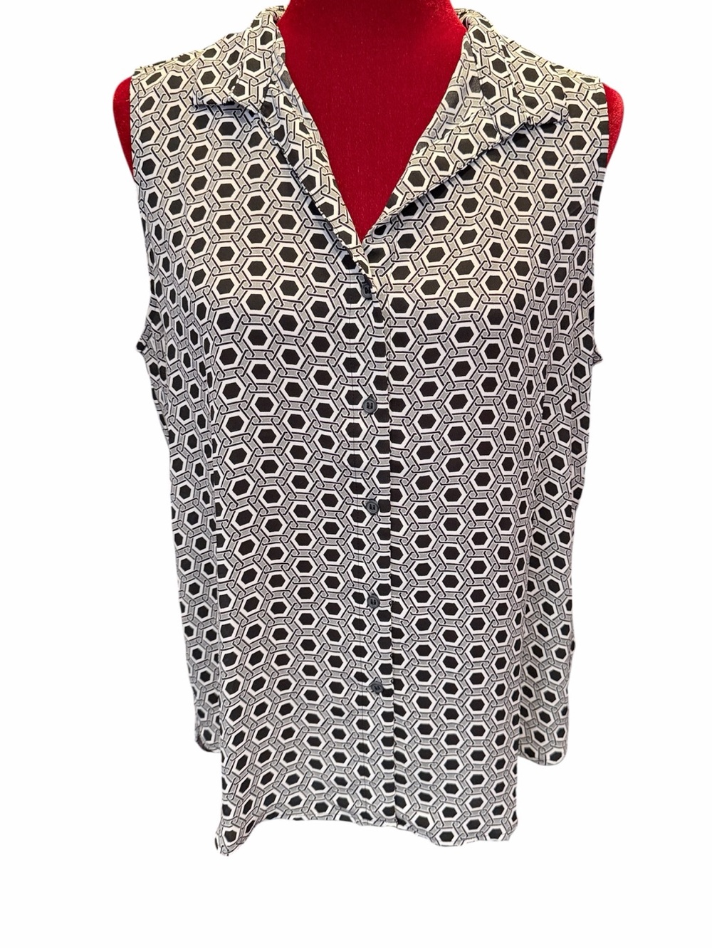 #734. 4/$32 Sleeveless blouse. Large